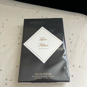 Elegant Black Bath & Body Essentials